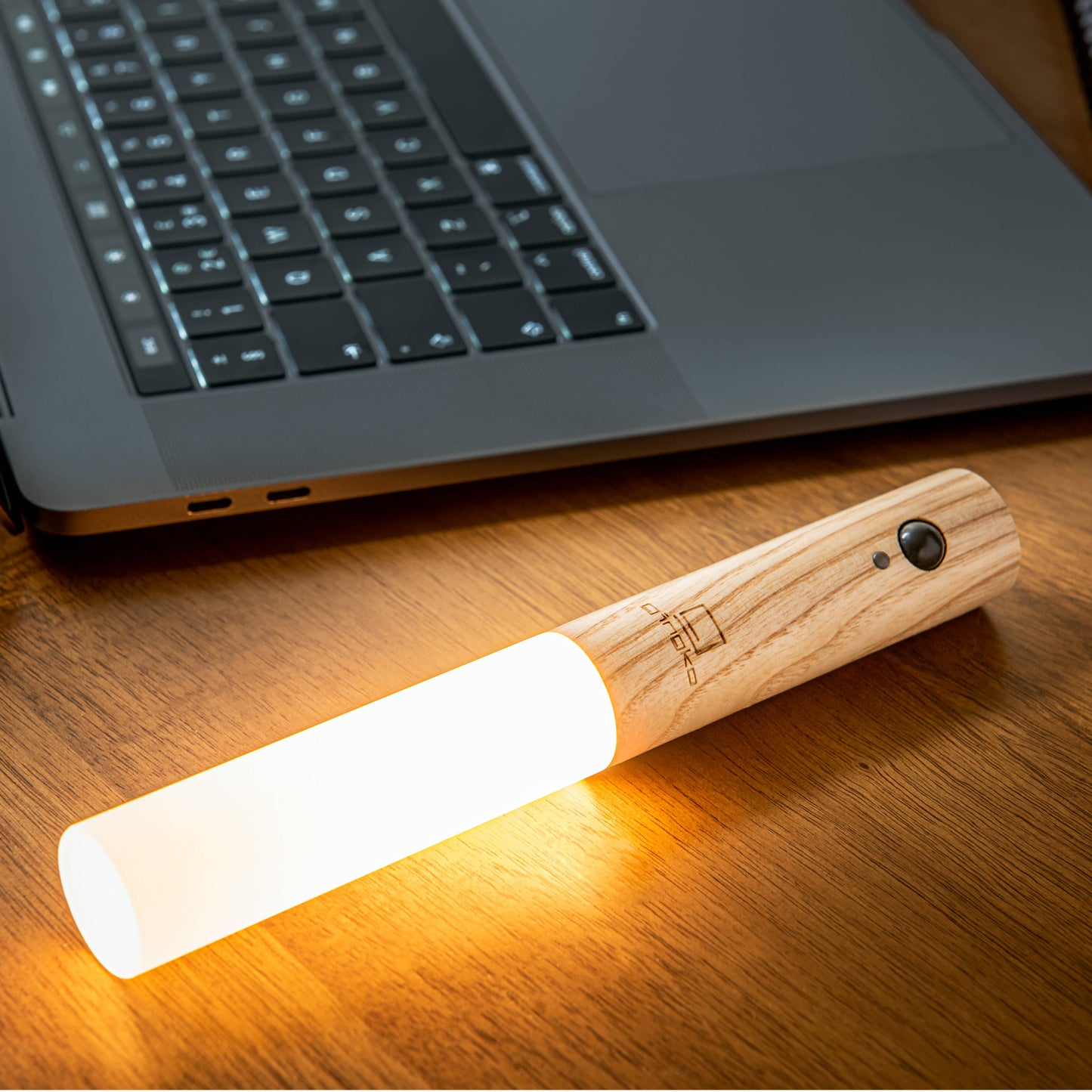 Smart Baton Light: Walnut