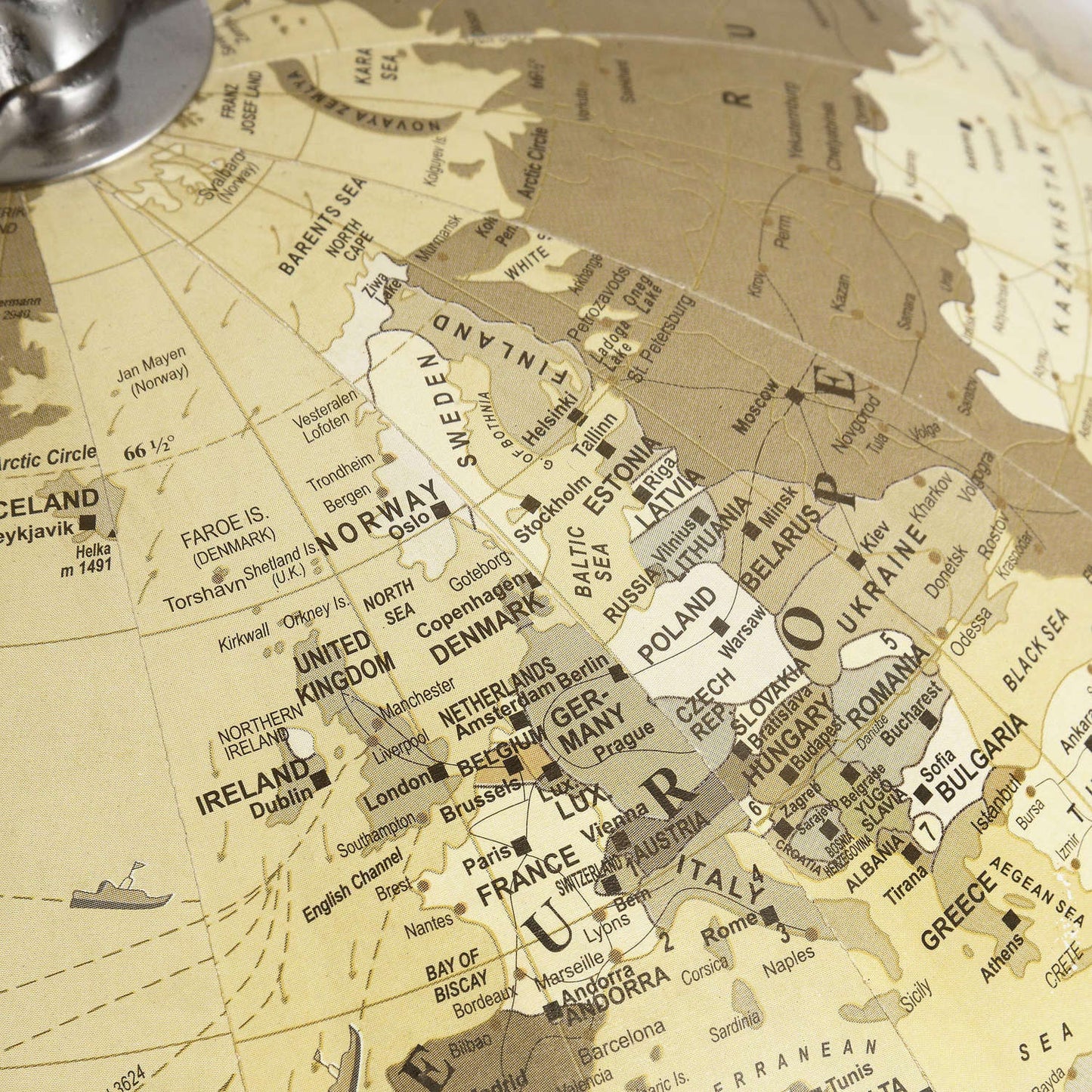 Chrome-desktop-globe-detail
