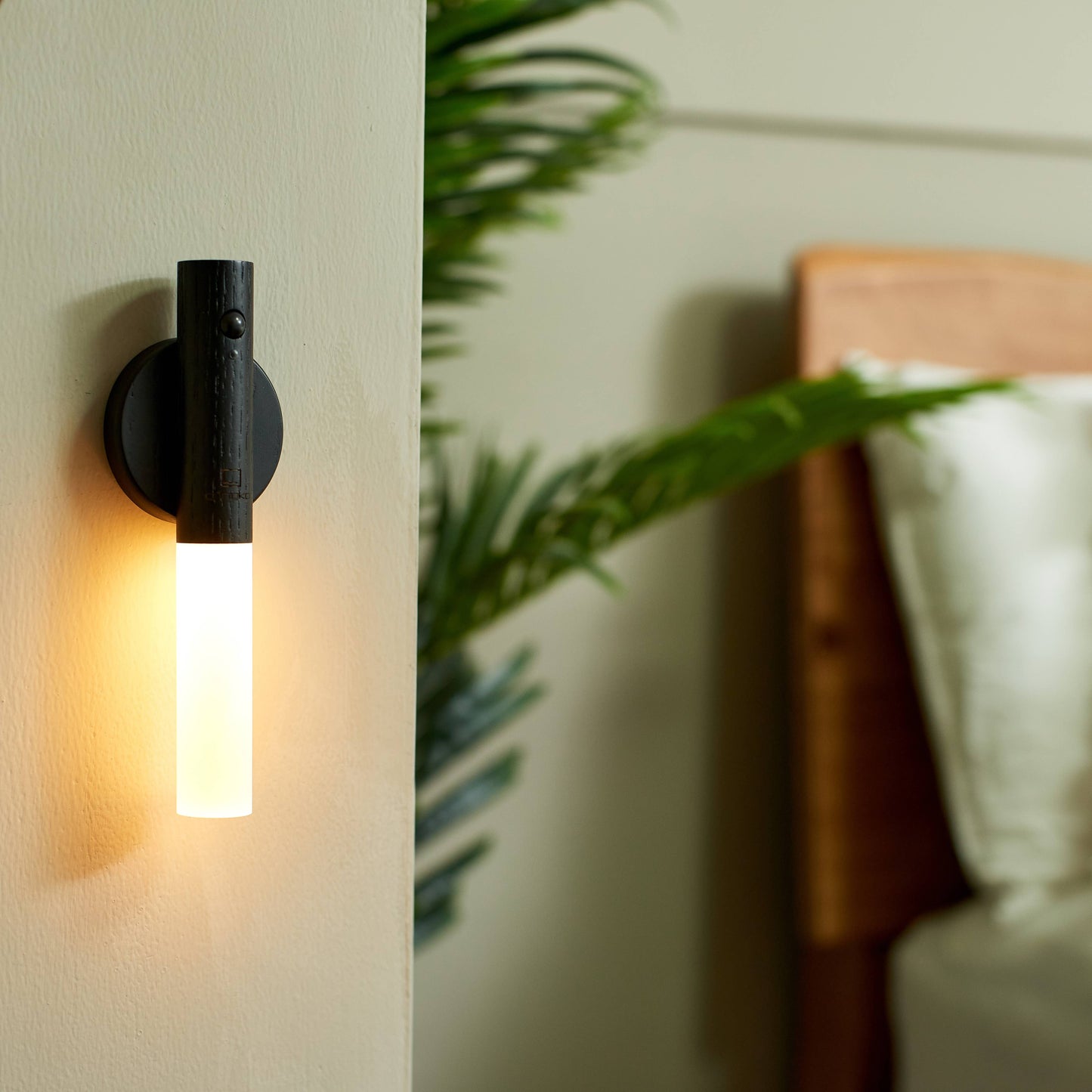 Smart Baton Light: Walnut
