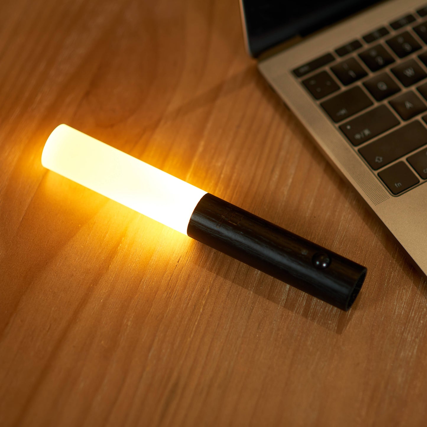 Smart Baton Light: Walnut