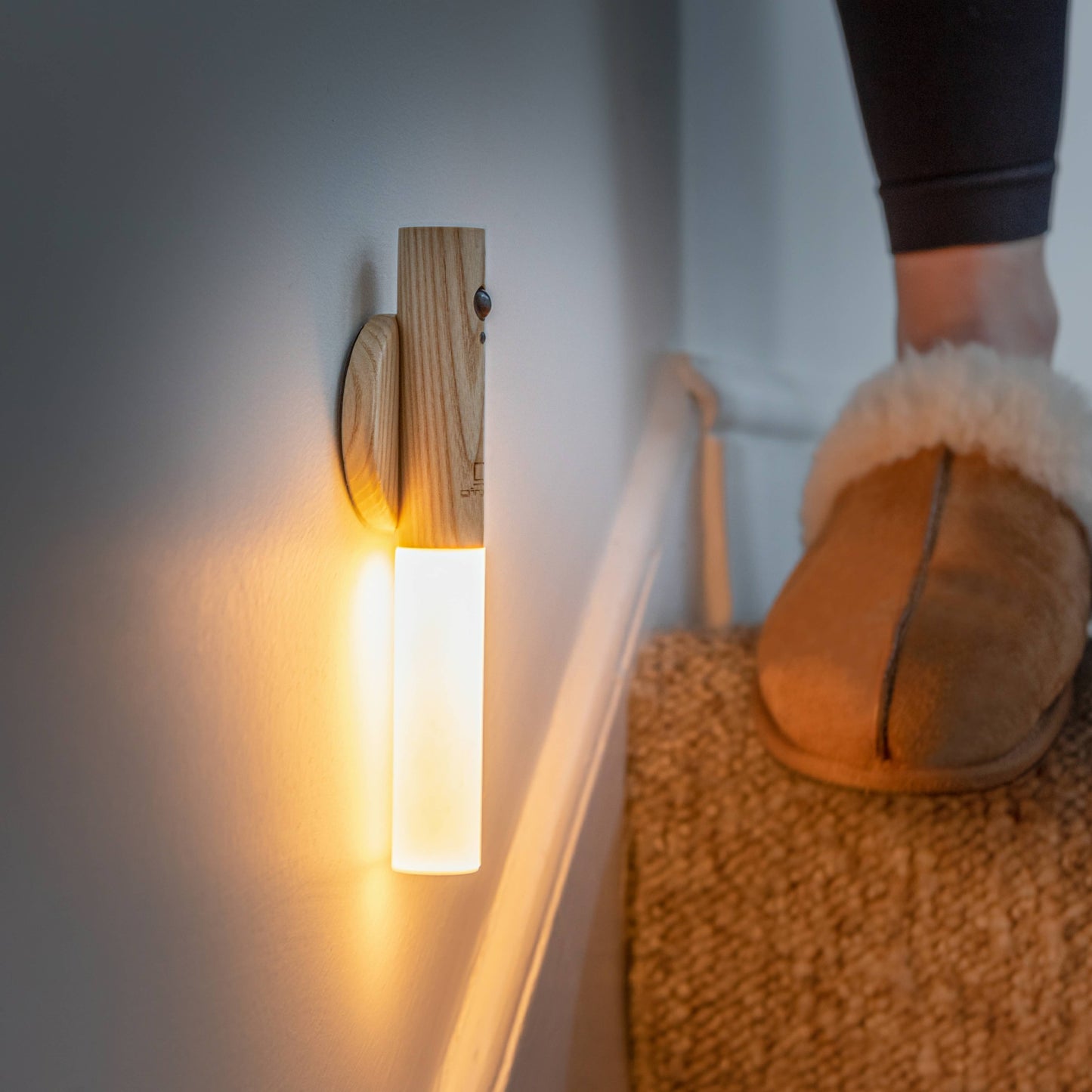 Smart Baton Light: Walnut