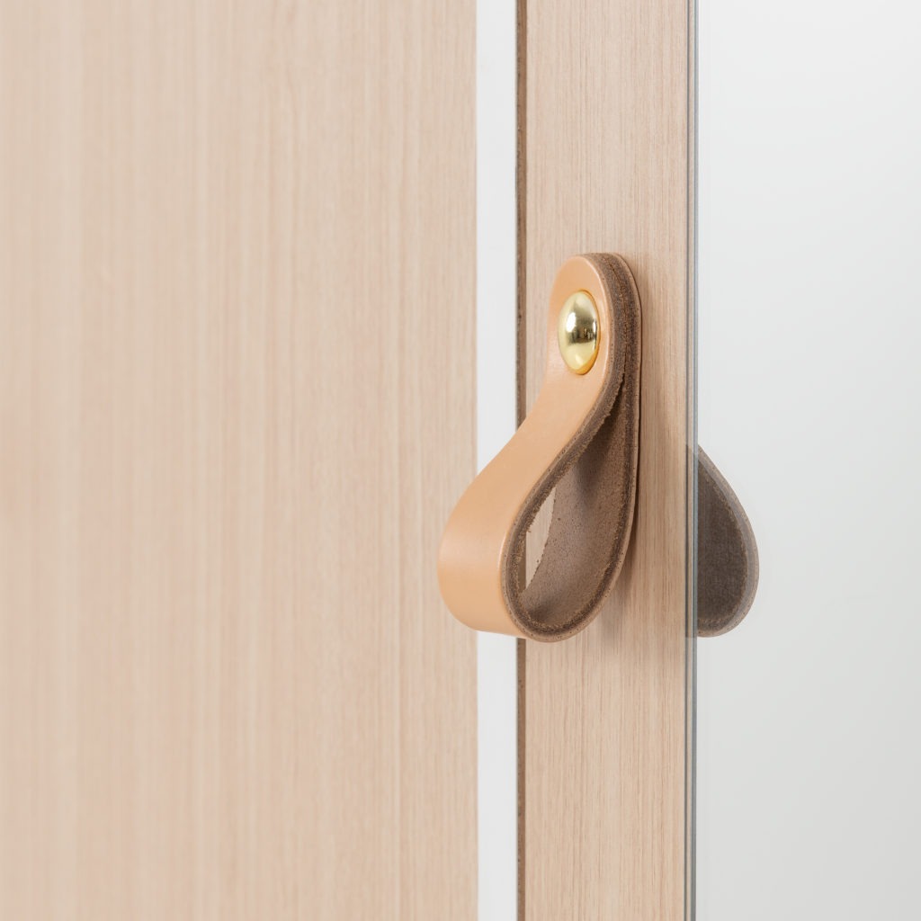 Brooklyn-3-door-2 drawer-wardrobe-handle