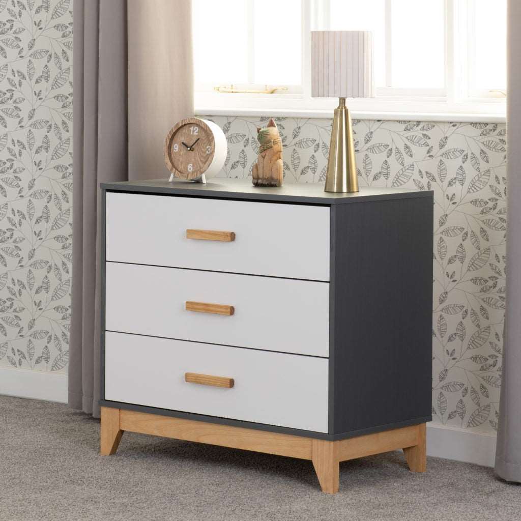 Cleveland-3-drawer-chest-room-set