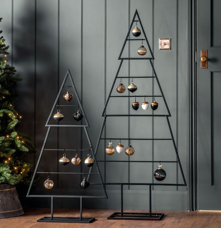 Metal-tree-with-hooks-room-set