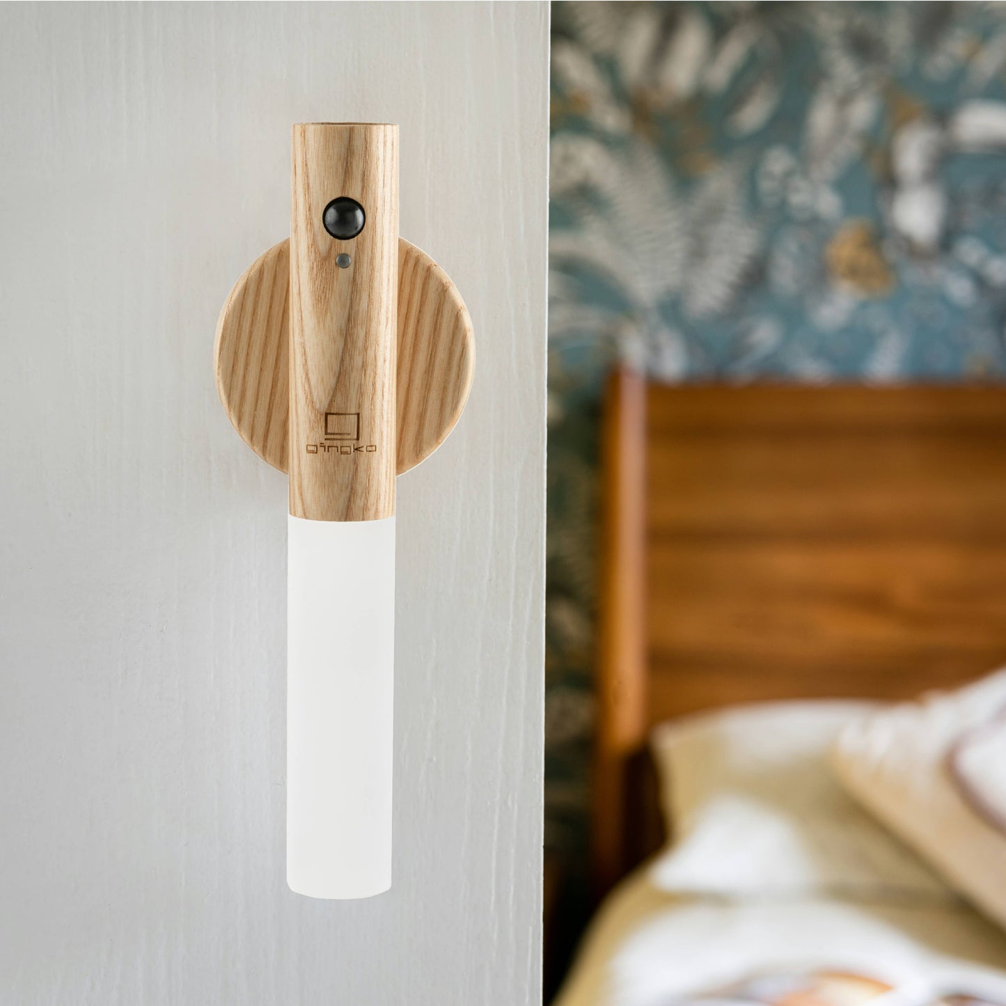 Smart Baton Light: Walnut