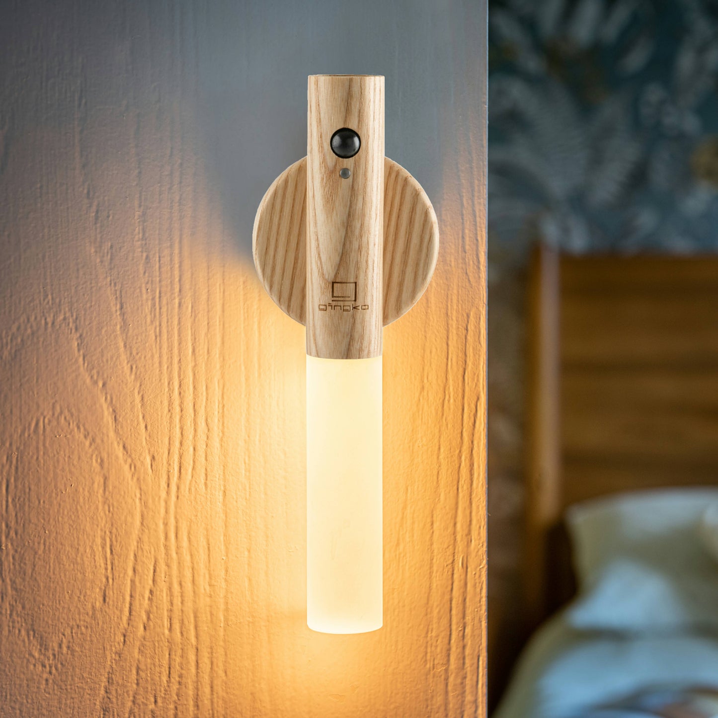 Smart Baton Light: Walnut