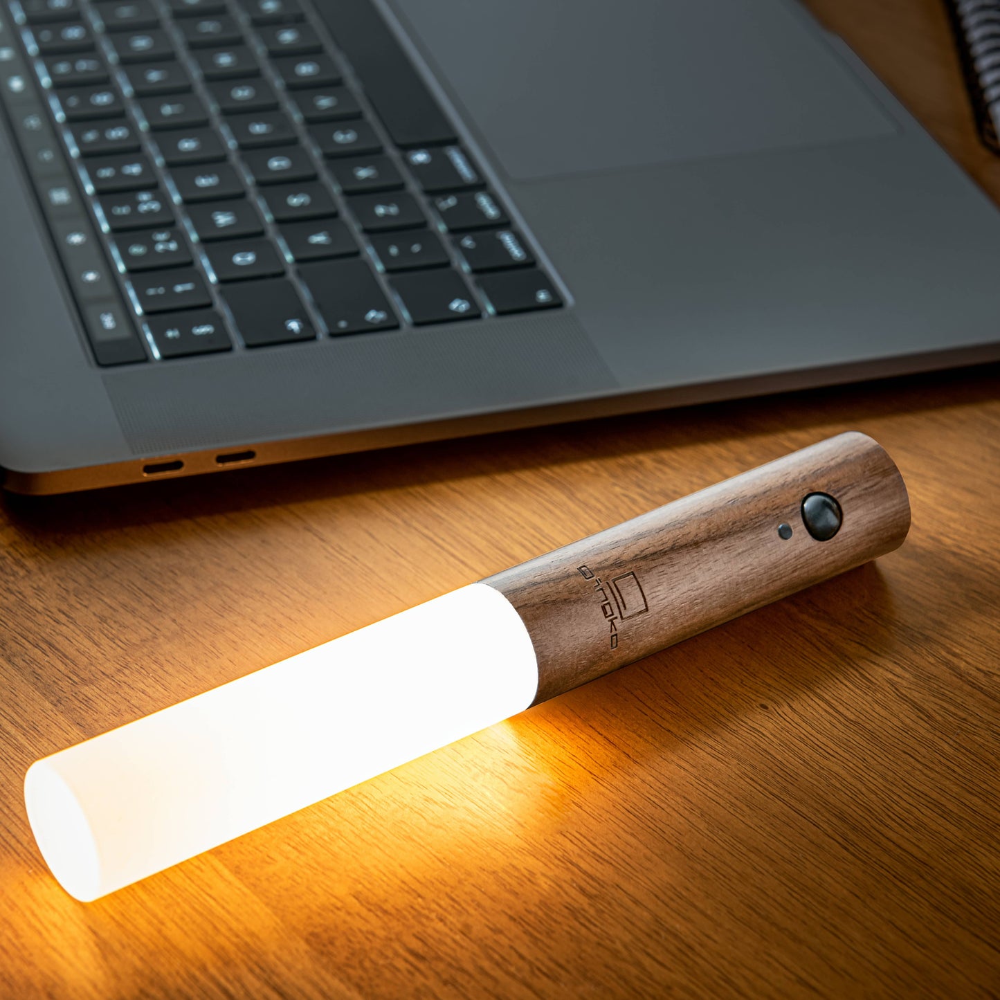 Smart Baton Light: Walnut