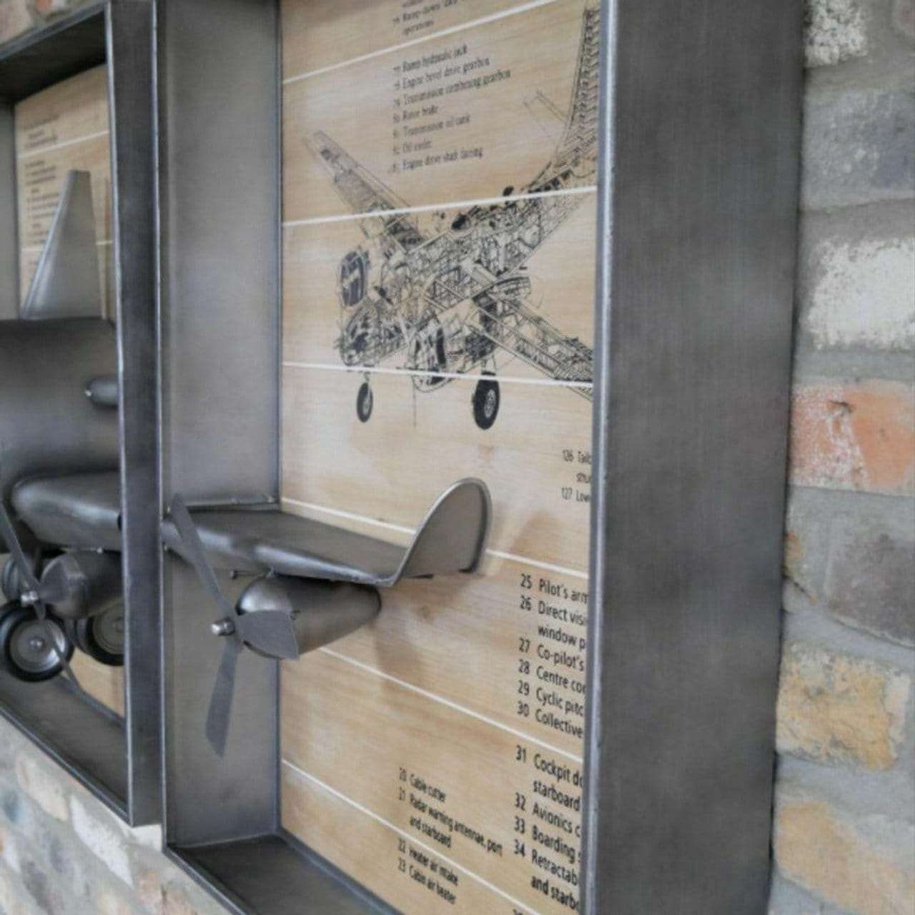 aeroplane-clock-framed-detail
