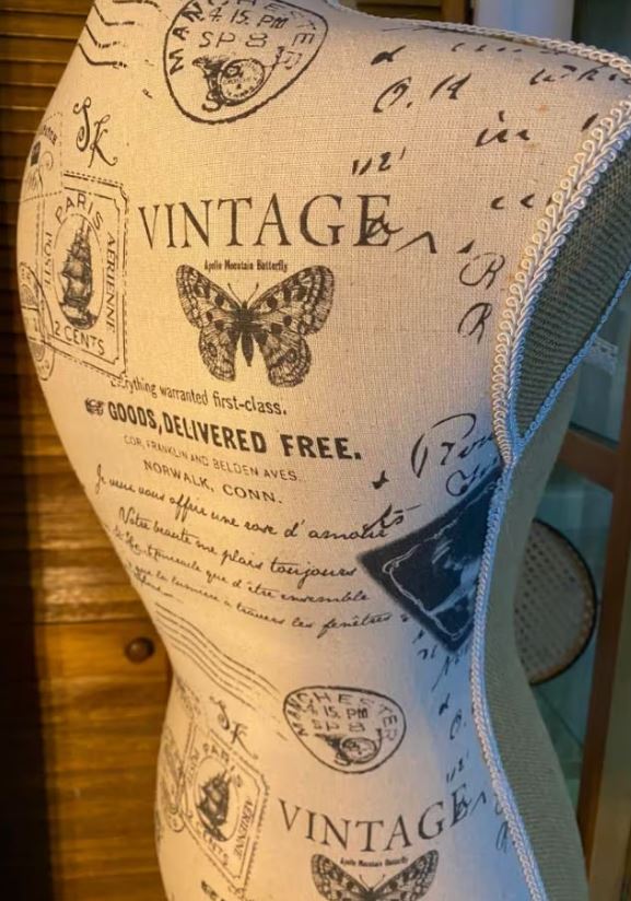ribboned-mannequin-back