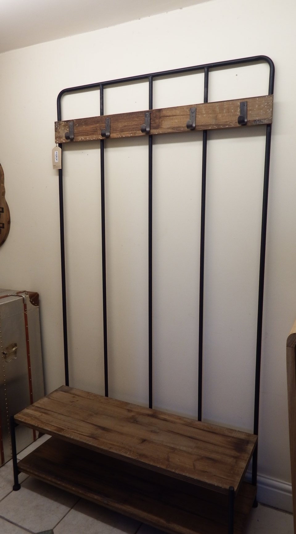 Cabide independente de estilo industrial