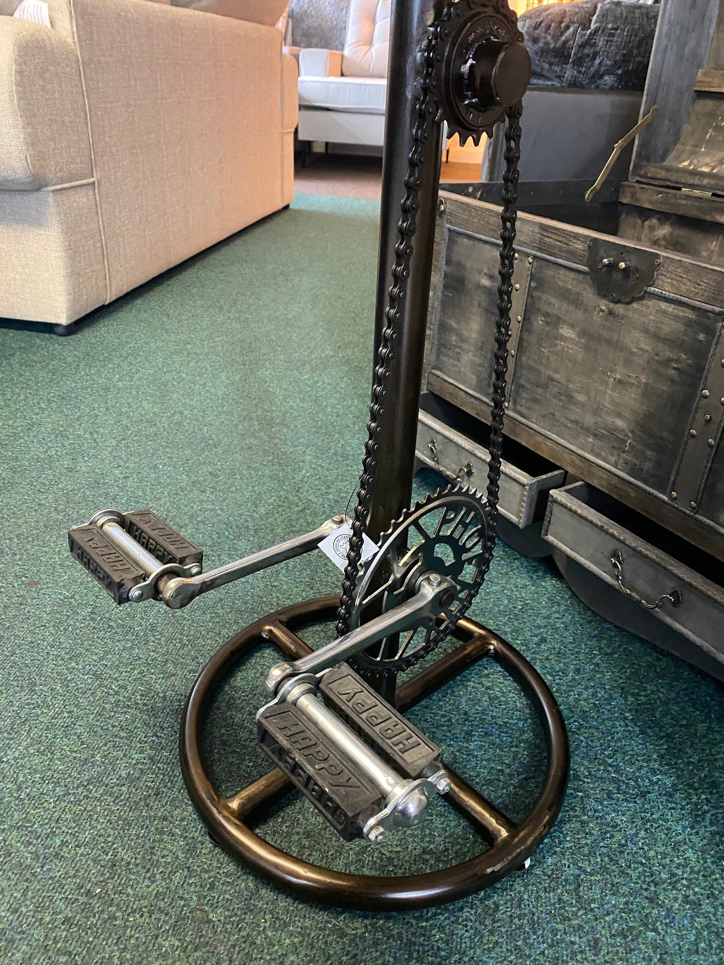 Banco de ferro e couro para bicicleta