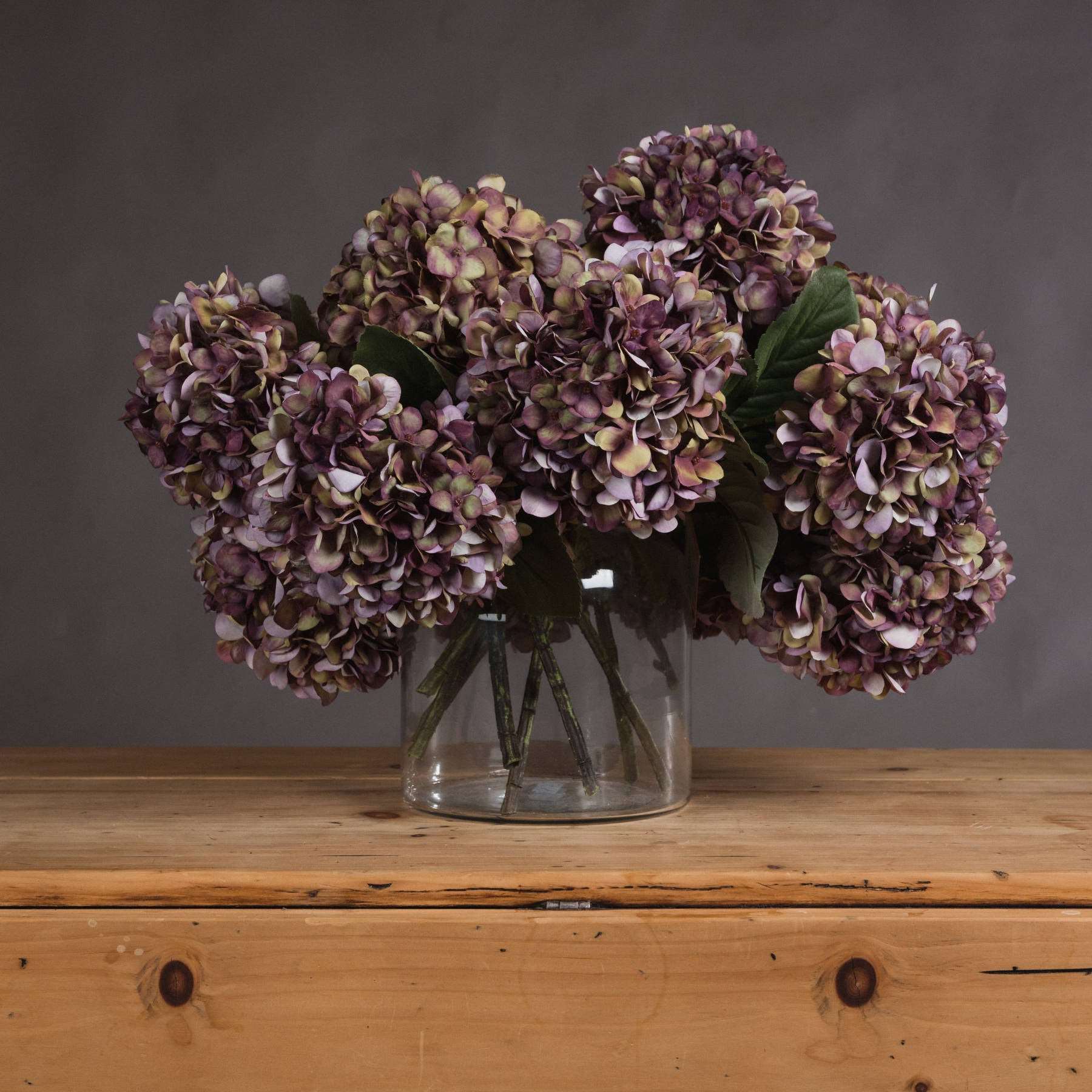 Autumn-burgundy-hydrangea-room-set