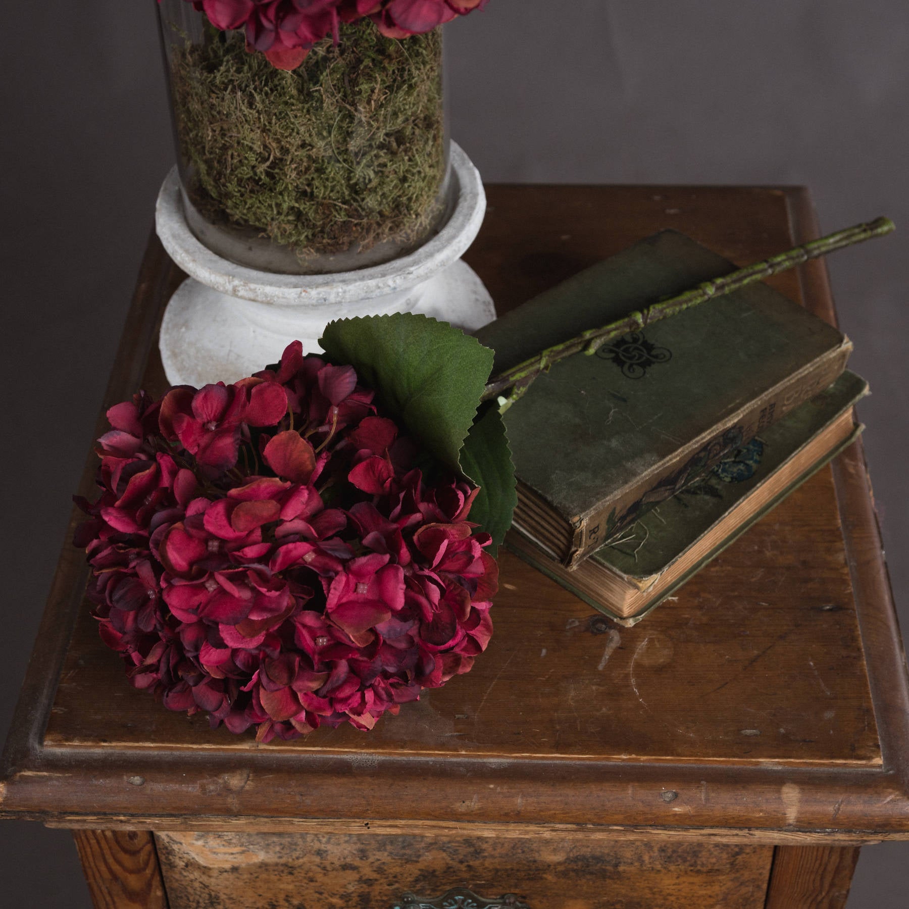 Autumn-ruby-hydrangea-room-set