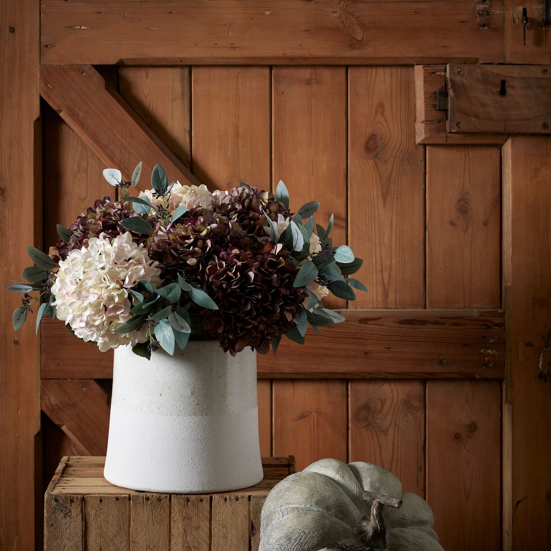 Autumn-white-hydrangea-display-ideas