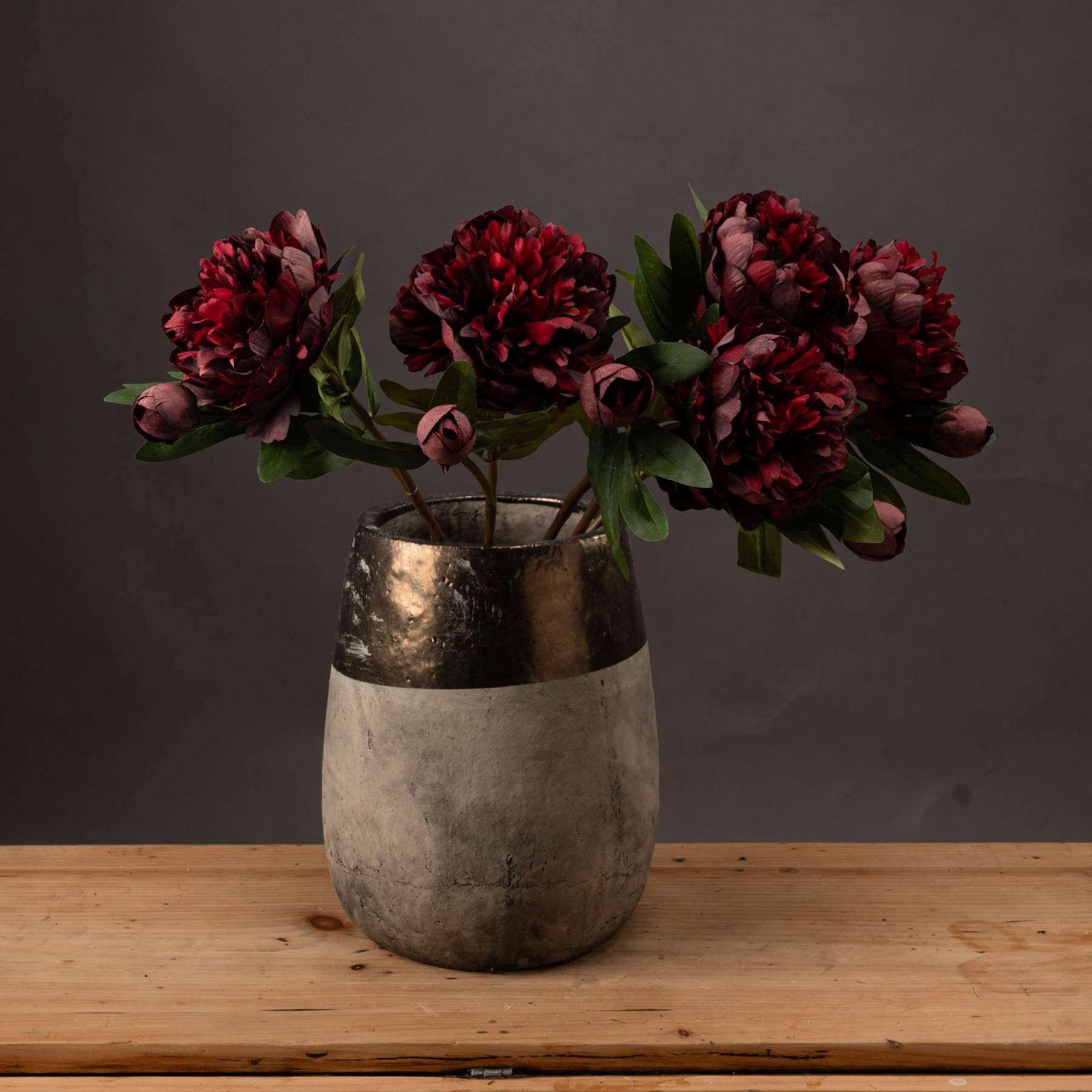 Burgundy-peony-rose-décor-ideas