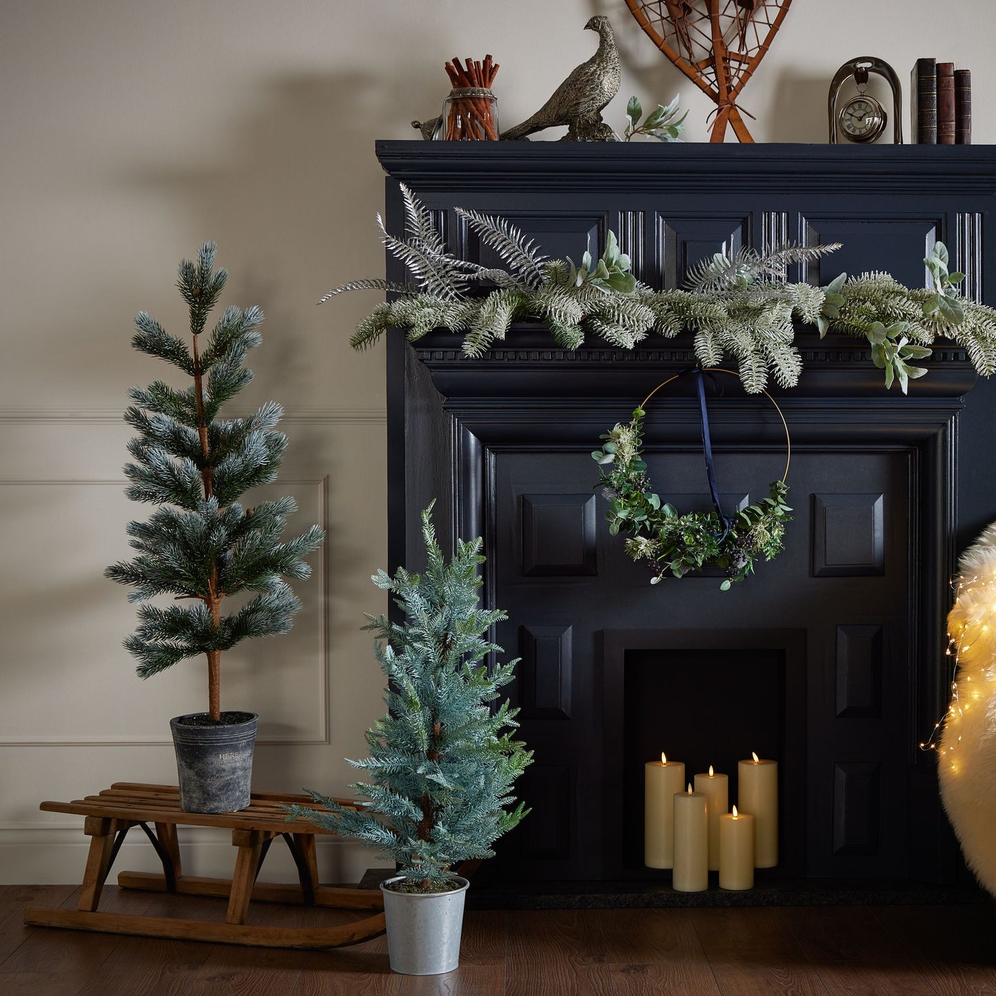 Christmas-fir-tree-in-stone-pot-room-set