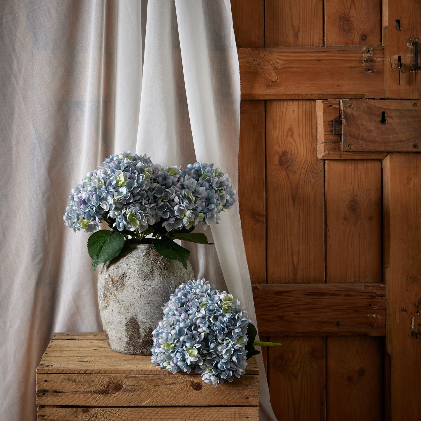 Blue-hydrangea-bunch-room-set