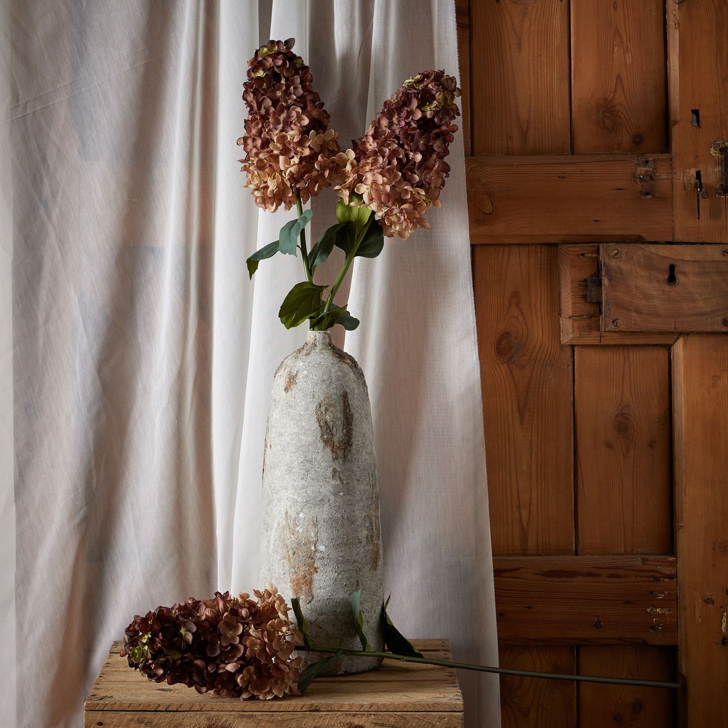 Burgundy-spear-hydrangea-room-set