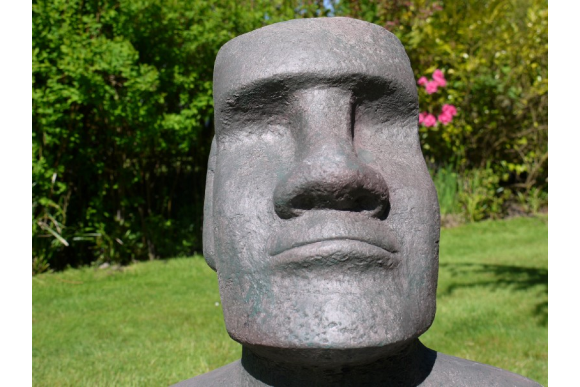 Large-Easter-Island-man-garden-sculpture-face