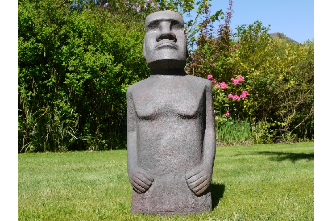 Large-Easter-Island-man-garden-sculpture-front