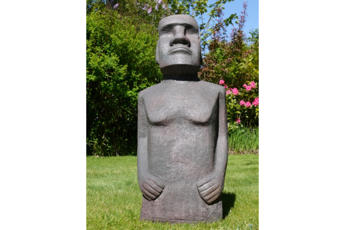 Large-Easter-Island-man-garden-sculpture-detail