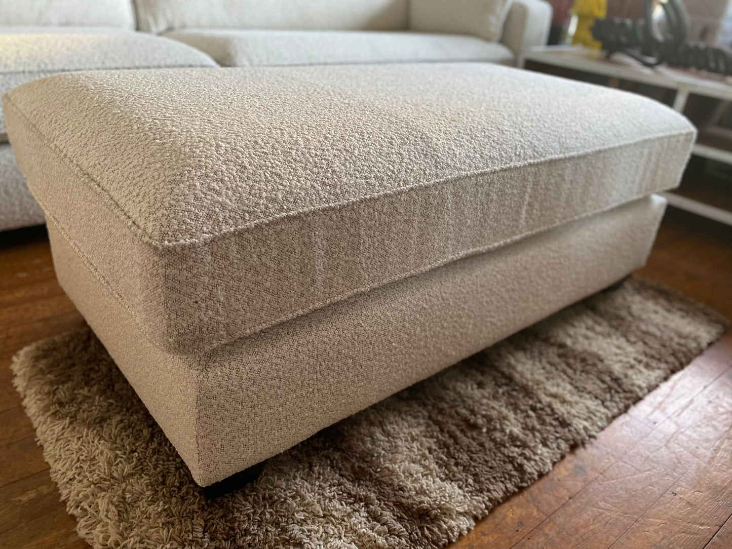 Boucle-footstool