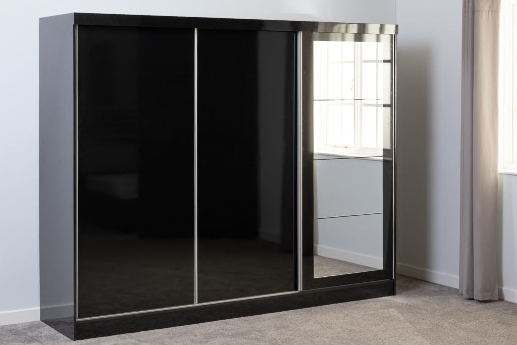 Nevada-3-door-sliding-wardrobe-display