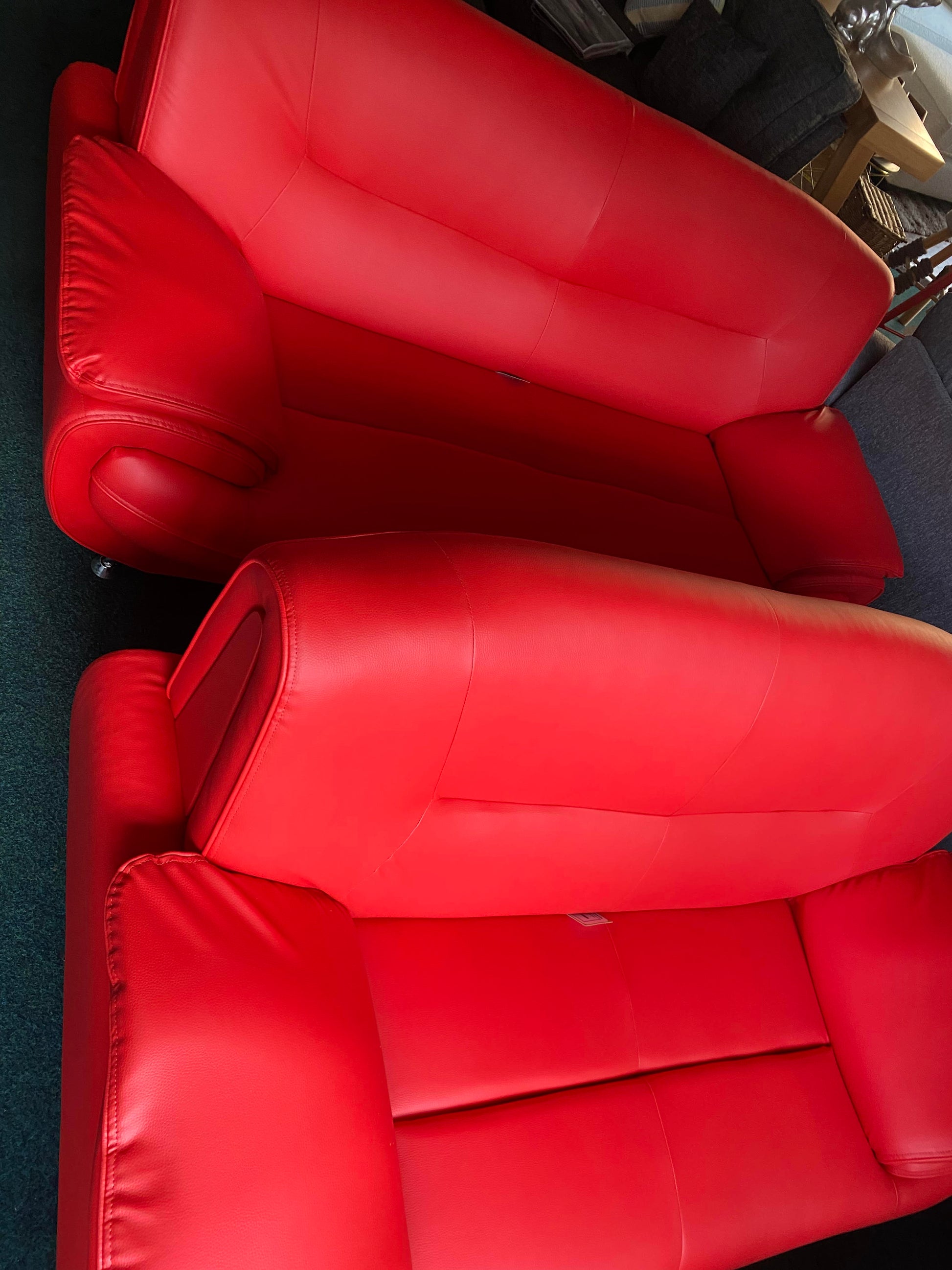 Palermo-3-2-seater-red-detail