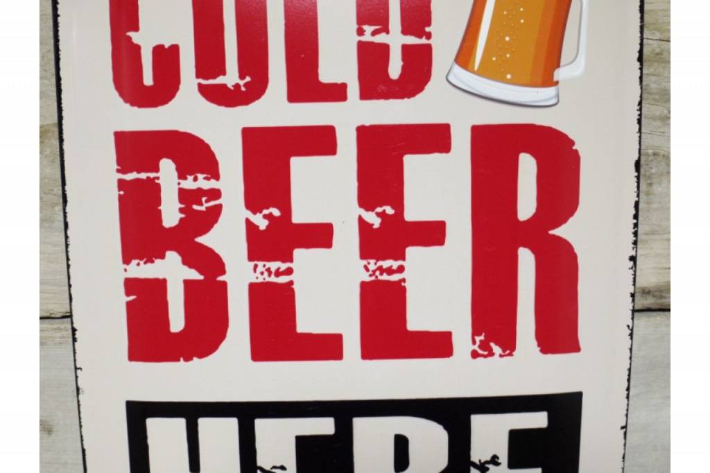 metal-sign-cold-beer-here-detail