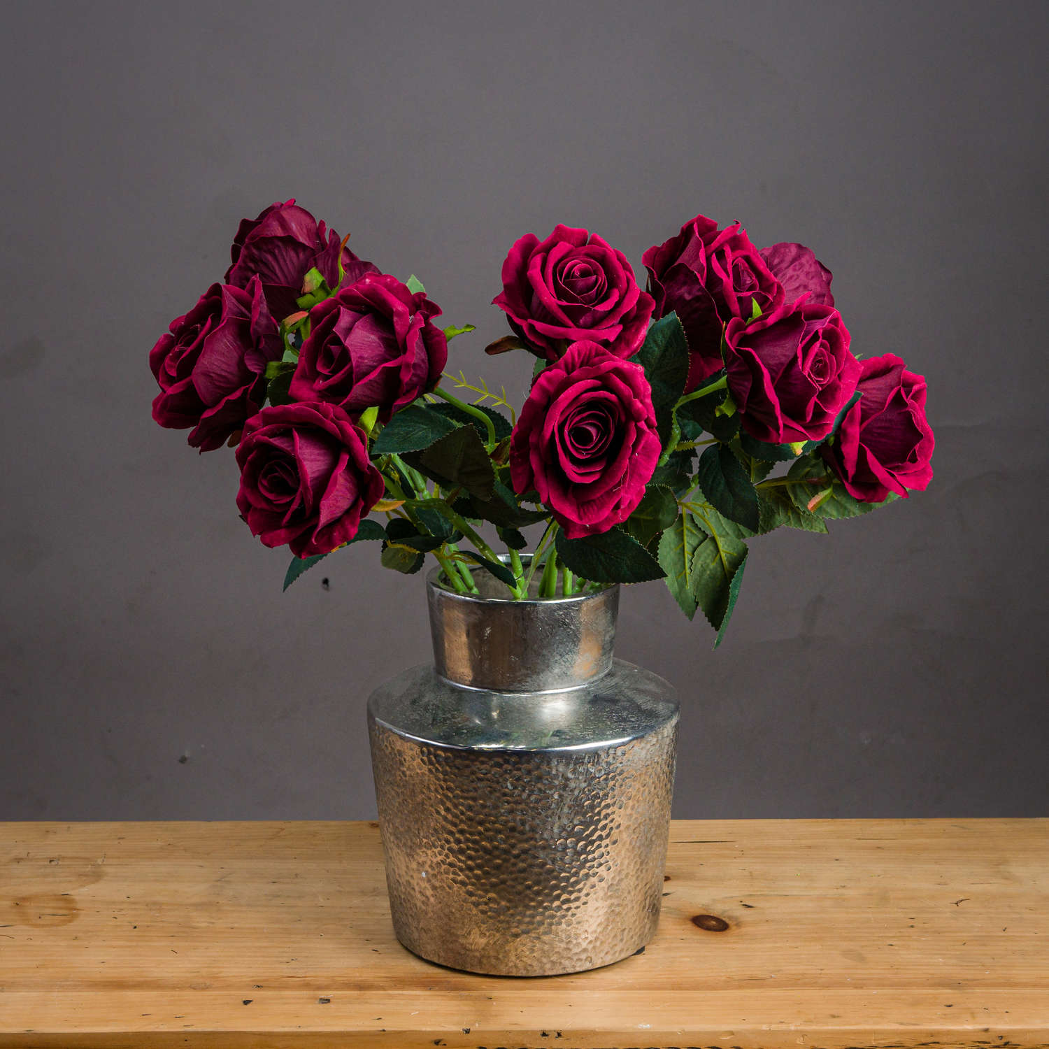 Deep-red-rose-decorative-inspiration